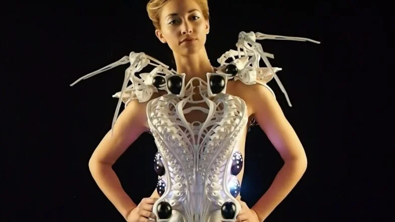 Maxresdefault La Moda Del Futuro Y Los Vestidos Robotizados Que Te Dejarán Alucinando - Moda Y Diseñadores Textil E Indumentaria