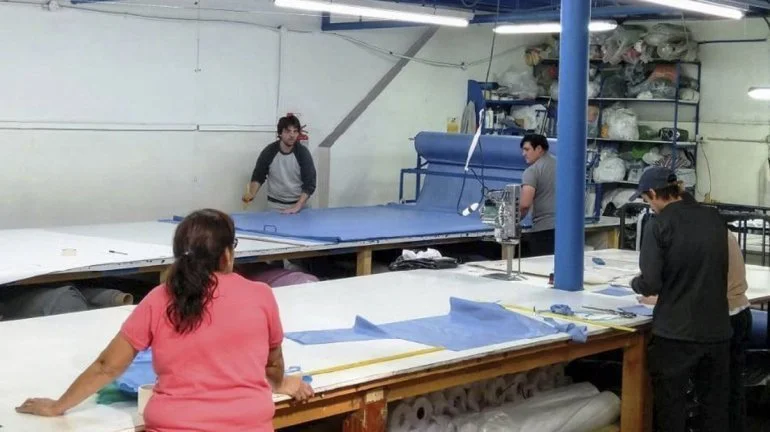 Camisolines Una Textil De Regina Fabricará Insumos Descartables Para Salud - Barbijos