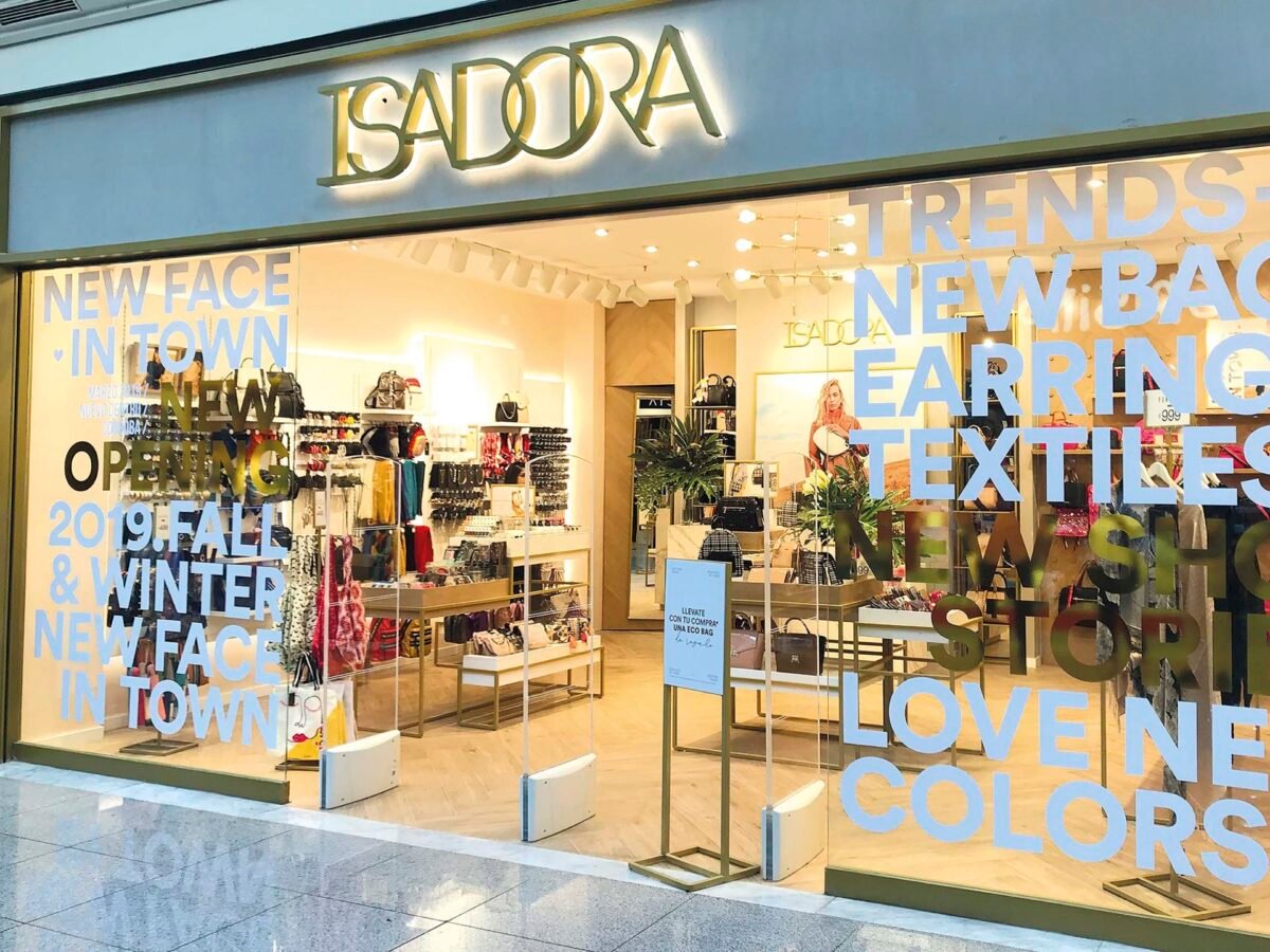 47 741102 La Marca De Accesorios De Moda Isadora Abre Nueva Tienda En La Provincia De Córdoba - Empresas Calzado, Cuero